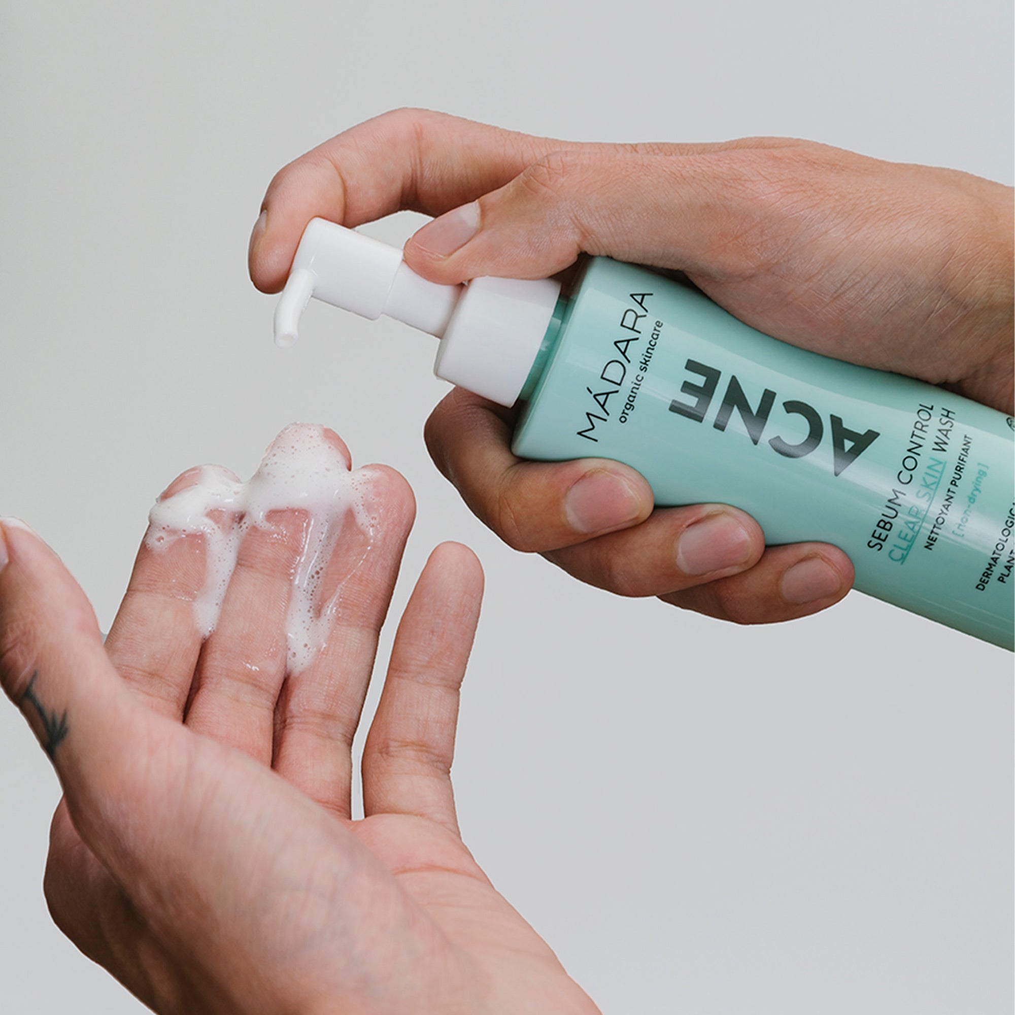 Nettoyant transparent anti-acné et contrôle du sébum - Madara