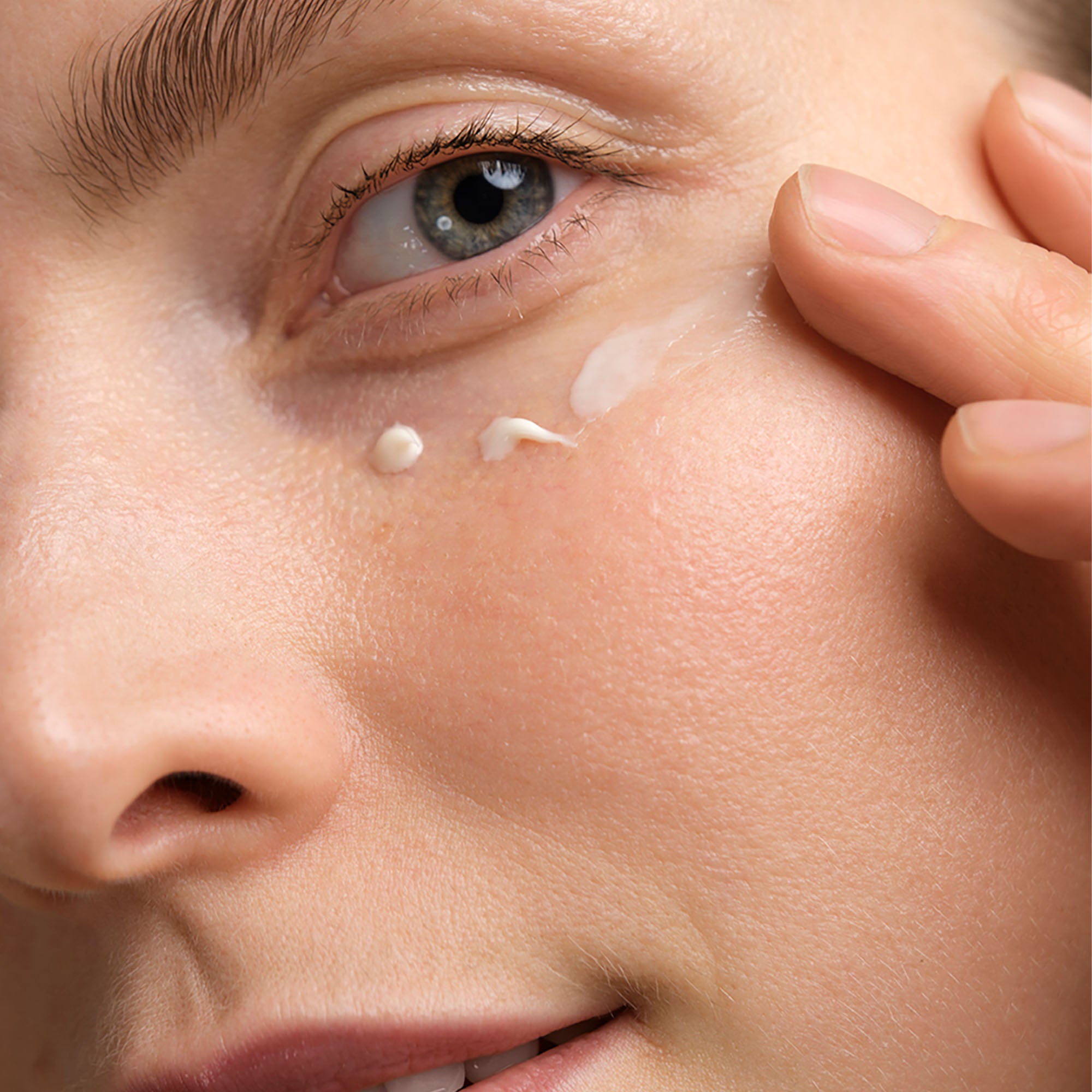 *Crème contour des yeux anti-rides - Madara